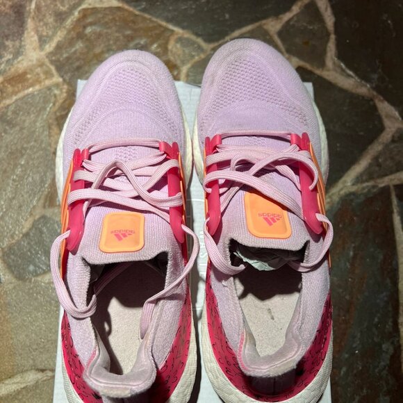 Adidas Ultraboost 22 (Women’s 8)(LNIB) - Picture 3 of 7